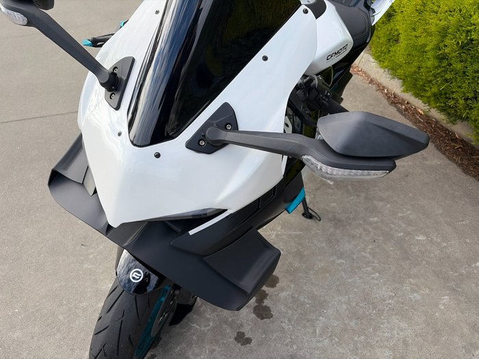 2025 CFMOTO 2025 CF Moto 650CC 675SR-R ABS NEBULA WHITE
