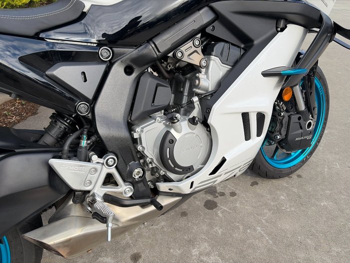 2025 CFMOTO 2025 CF Moto 650CC 675SR-R ABS NEBULA WHITE