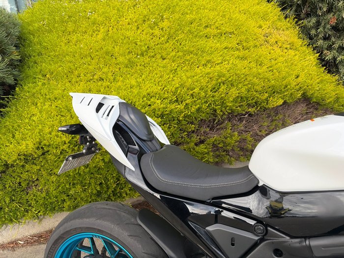 2025 CFMOTO 2025 CF Moto 650CC 675SR-R ABS NEBULA WHITE