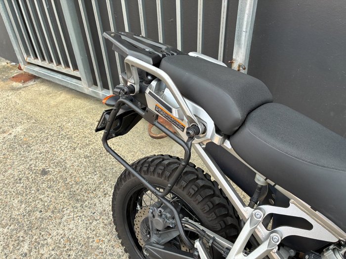 2011 Yamaha XTZ1200 SUPER TENERE WHITE