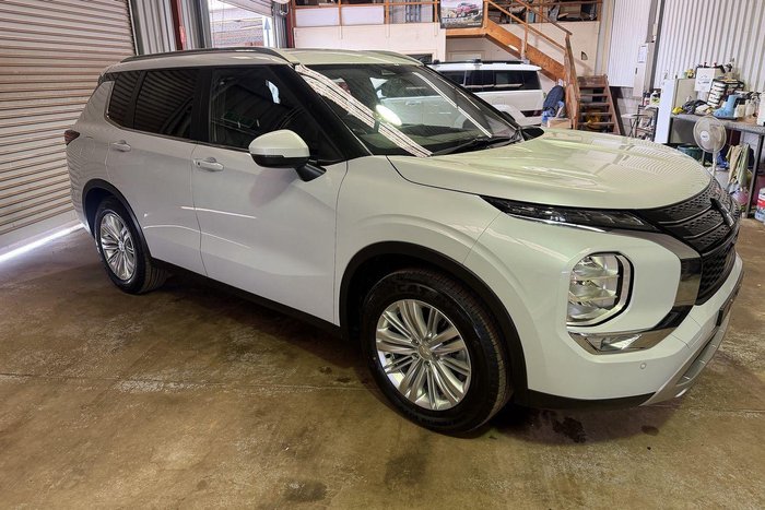 2025 Mitsubishi Outlander LS