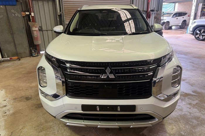 2025 Mitsubishi Outlander LS