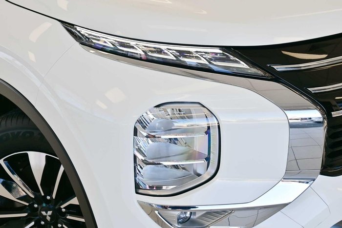 2025 Mitsubishi Outlander LS