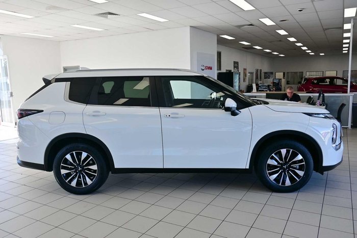 2025 Mitsubishi Outlander LS
