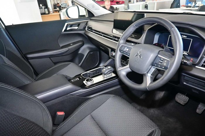 2025 Mitsubishi Outlander LS
