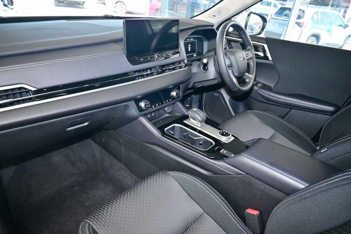 2025 Mitsubishi Outlander LS