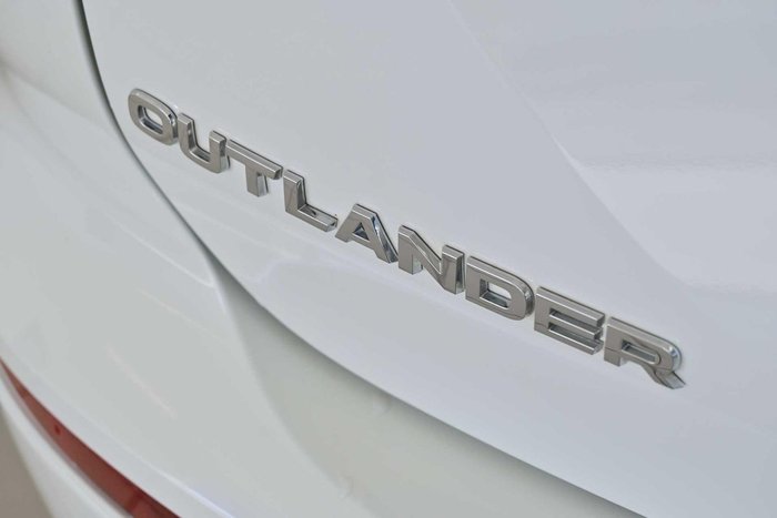 2025 Mitsubishi Outlander LS