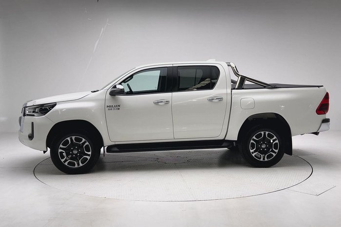2022 Toyota Hilux SR5