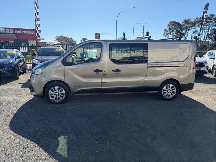 2017 RENAULT TRAFIC LWB CREW LIFESTYLE