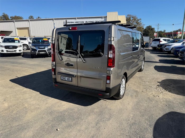 2017 RENAULT TRAFIC LWB CREW LIFESTYLE