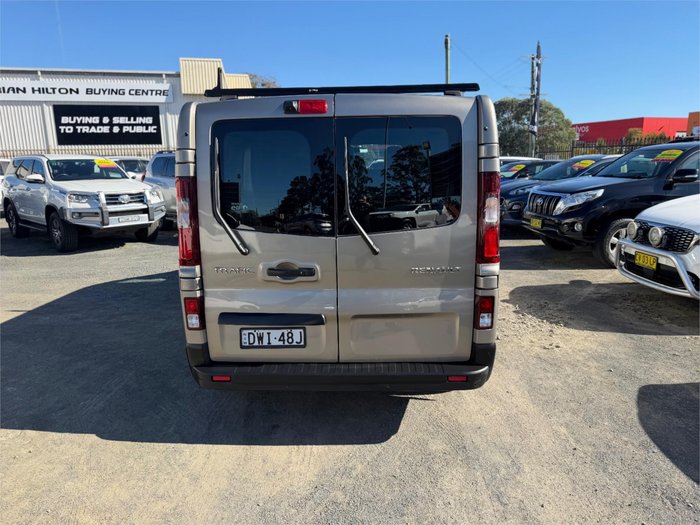 2017 RENAULT TRAFIC LWB CREW LIFESTYLE