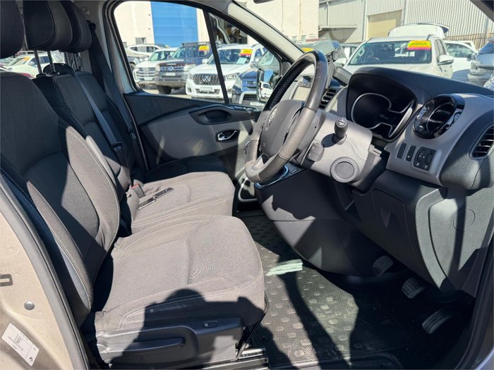 2017 RENAULT TRAFIC LWB CREW LIFESTYLE