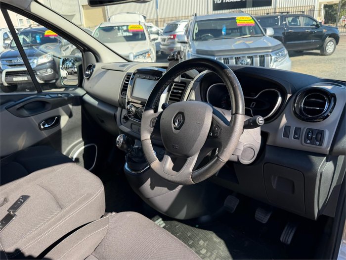 2017 RENAULT TRAFIC LWB CREW LIFESTYLE