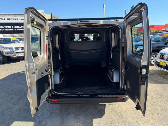 2017 RENAULT TRAFIC LWB CREW LIFESTYLE
