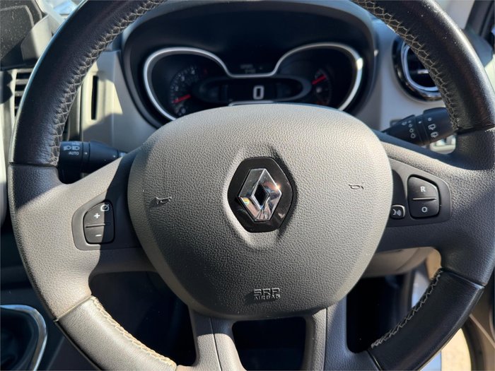 2017 RENAULT TRAFIC LWB CREW LIFESTYLE