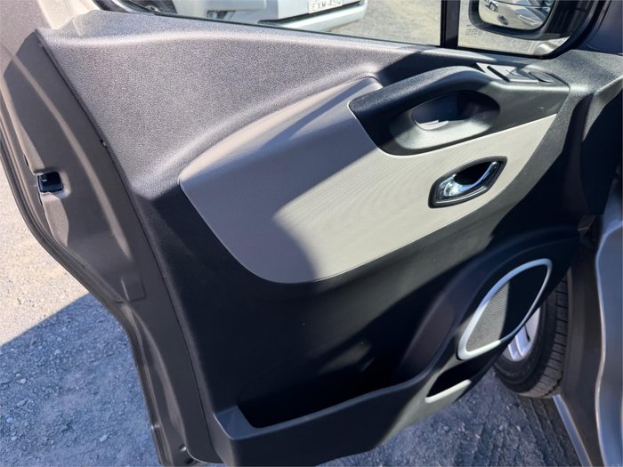 2017 RENAULT TRAFIC LWB CREW LIFESTYLE