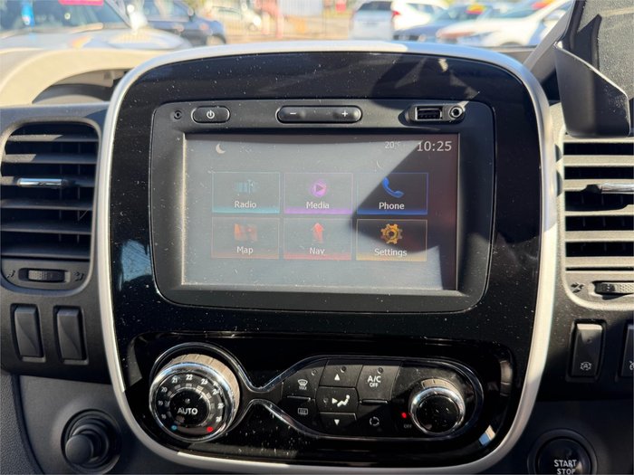 2017 RENAULT TRAFIC LWB CREW LIFESTYLE