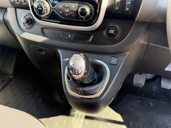 2017 RENAULT TRAFIC LWB CREW LIFESTYLE