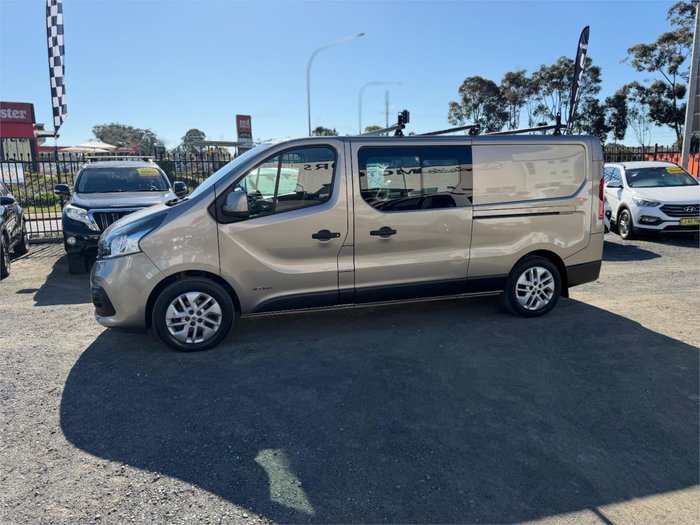 2017 RENAULT TRAFIC LWB CREW LIFESTYLE