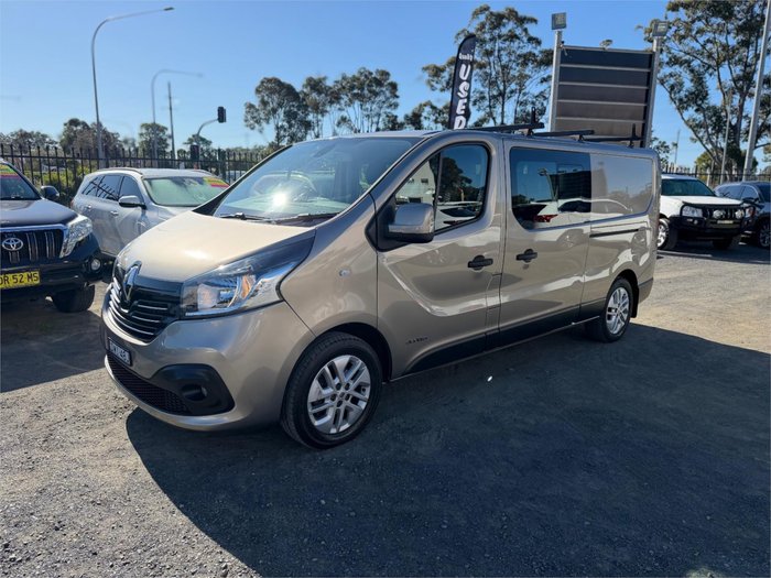 2017 RENAULT TRAFIC LWB CREW LIFESTYLE