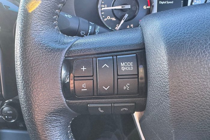 2022 Toyota Hilux SR5