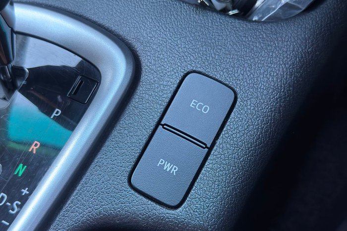 2022 Toyota Hilux SR5