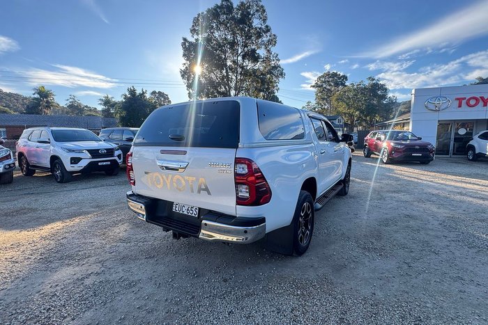2022 Toyota Hilux SR5