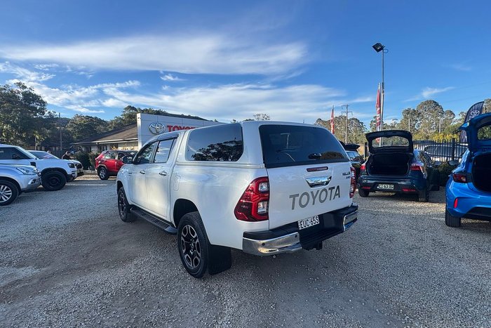 2022 Toyota Hilux SR5