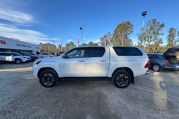 2022 Toyota Hilux SR5