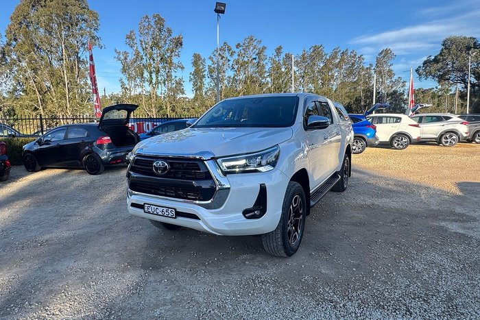 2022 Toyota Hilux SR5
