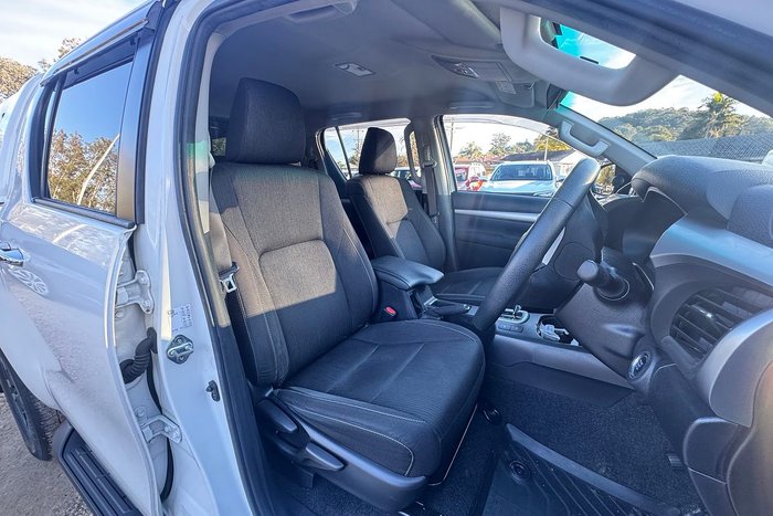 2022 Toyota Hilux SR5