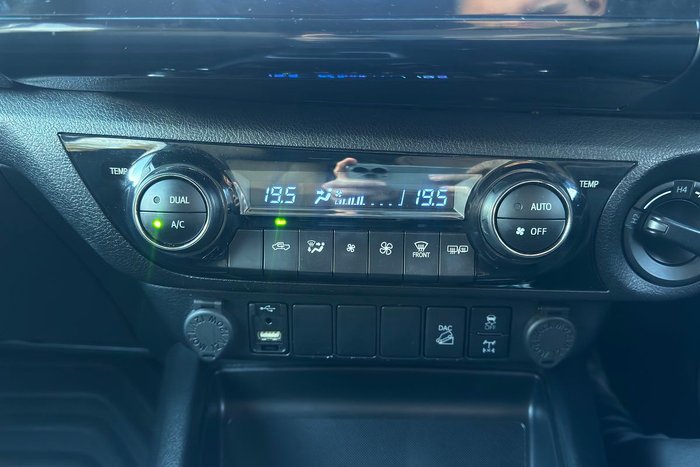 2022 Toyota Hilux SR5