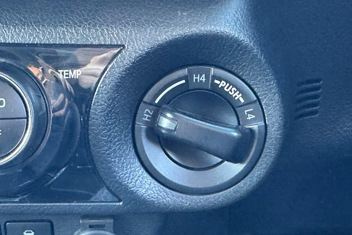2022 Toyota Hilux SR5