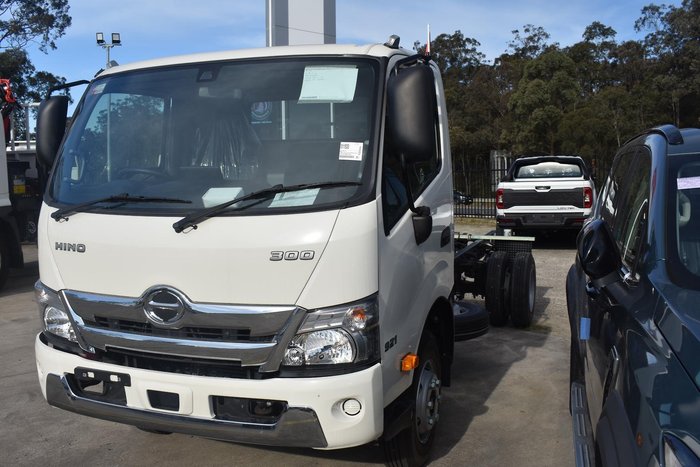 2025 Hino 300 Series 921