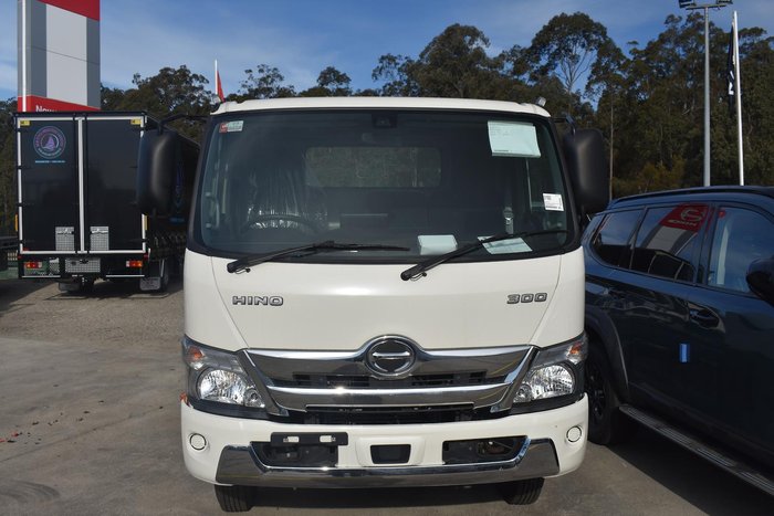 2025 Hino 300 Series 921