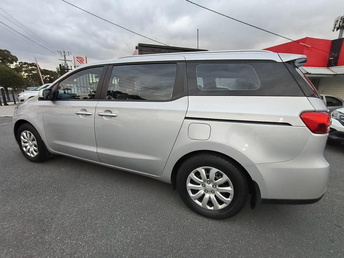 2018 Kia Carnival S