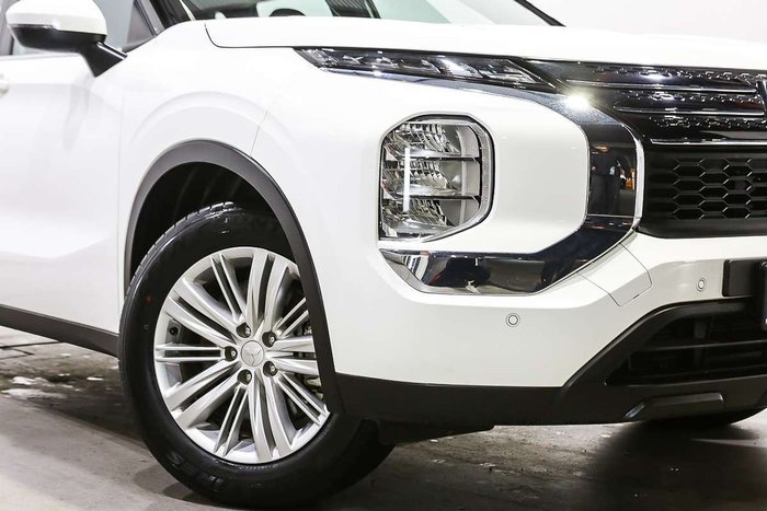 2024 Mitsubishi Outlander ES