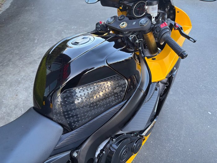 2016 Suzuki GSX-R750 Yellow