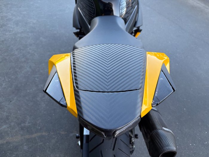 2016 Suzuki GSX-R750 Yellow