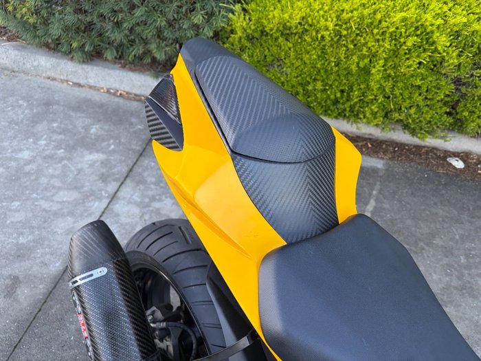 2016 Suzuki GSX-R750 Yellow