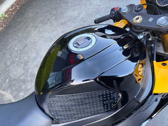 2016 Suzuki GSX-R750 Yellow