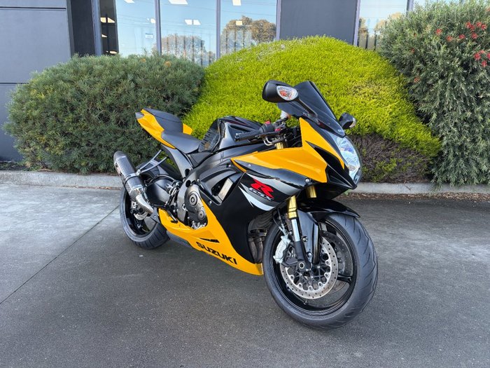2016 Suzuki GSX-R750 Yellow