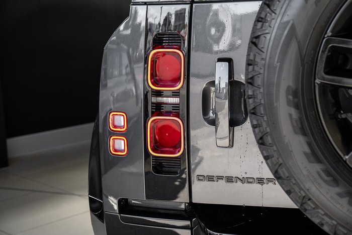 2023 Land Rover Defender 110 P400 X-Dynamic HSE