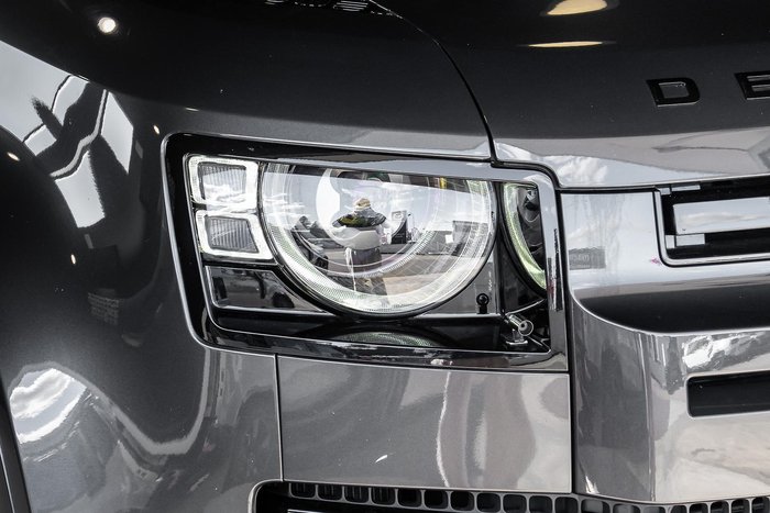2023 Land Rover Defender 110 P400 X-Dynamic HSE