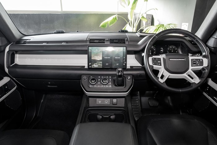 2023 Land Rover Defender 110 P400 X-Dynamic HSE