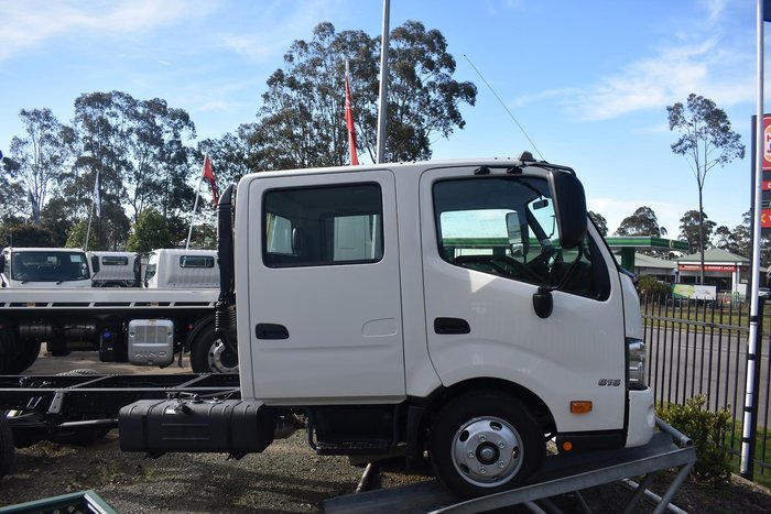 2025 Hino 300 Series 616 Crew