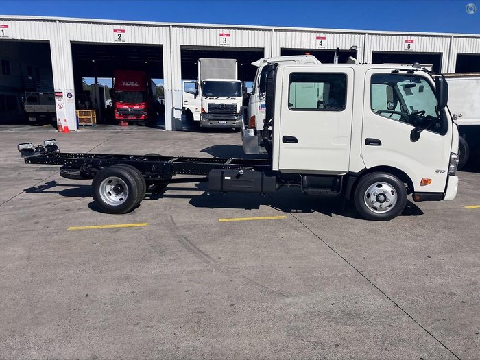 2025 Hino 300 Series 616 Crew