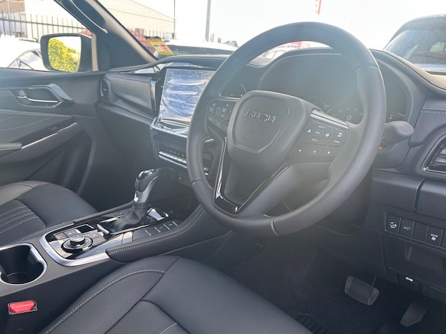 2025 Isuzu MU-X LS-T