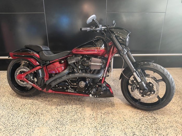 2017 Harley-Davidson CVO Pro Street Breakout (FXSE)