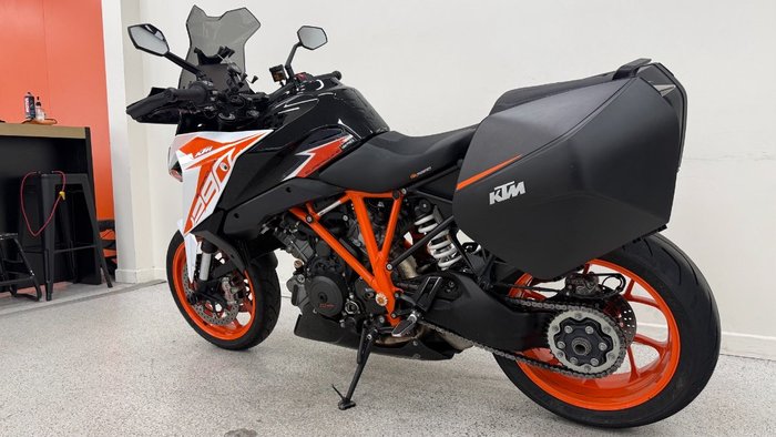 2018 Ktm 1290 SUPER DUKE GT White